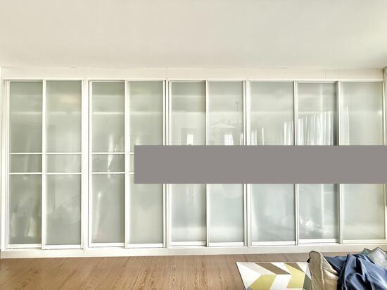 Prop-GPT: Corner Terrace: D20  Corner, Quiet,Huge, Convenient