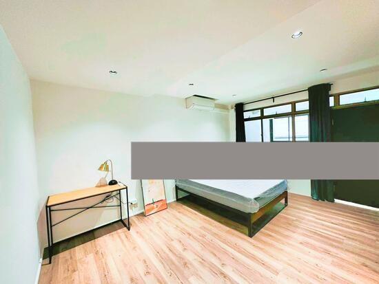 Prop-GPT: Corner Terrace: D19  5 mins to Kovan Mrt! Just Renovated! Beautiful and Spacious Studio for Rent