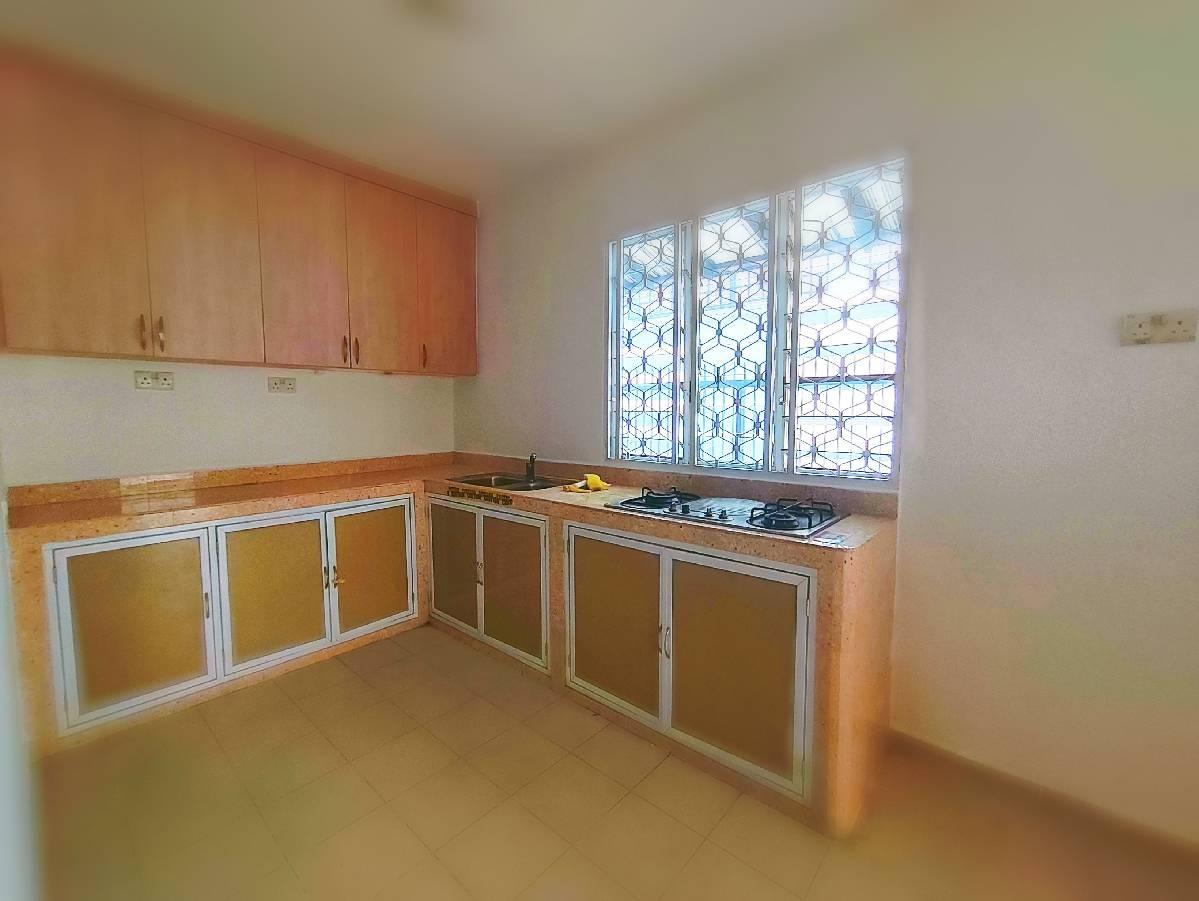 Corner Terrace for Rent: D19