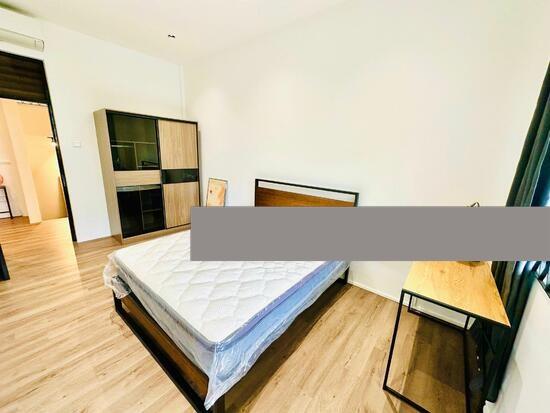 Corner Terrace for Rent: D22