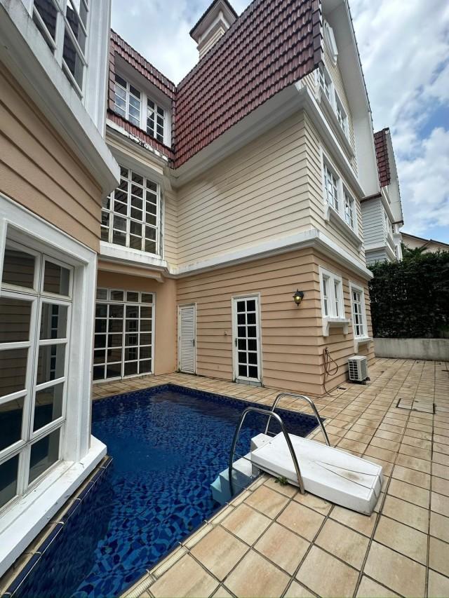Bungalow for Rent, Woodgrove Estate Bungalow House For Rent, $15,000, 7 Bed 7 Bath 6,372 sqft $2.30 psf, SGD 15,000 | 99-year Leasehold