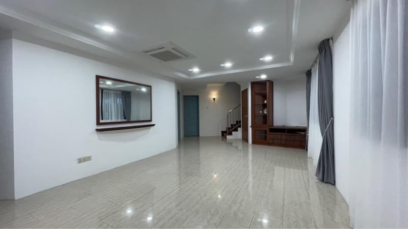 Semi-Detached for Rent: D15