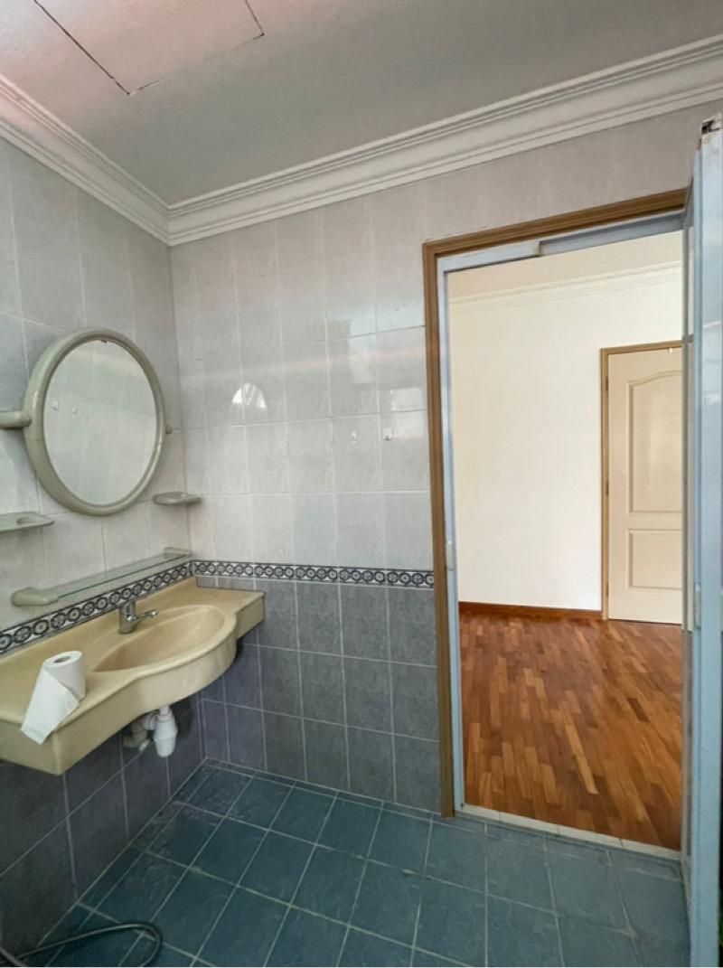 Corner Terrace for Rent: D14