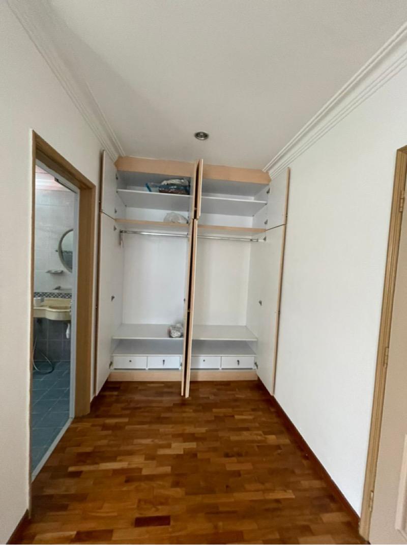 Corner Terrace for Rent: D14