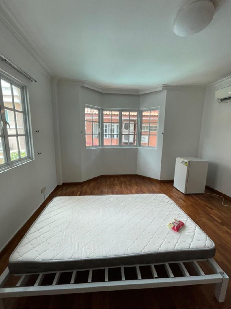 Corner Terrace for Rent: D14