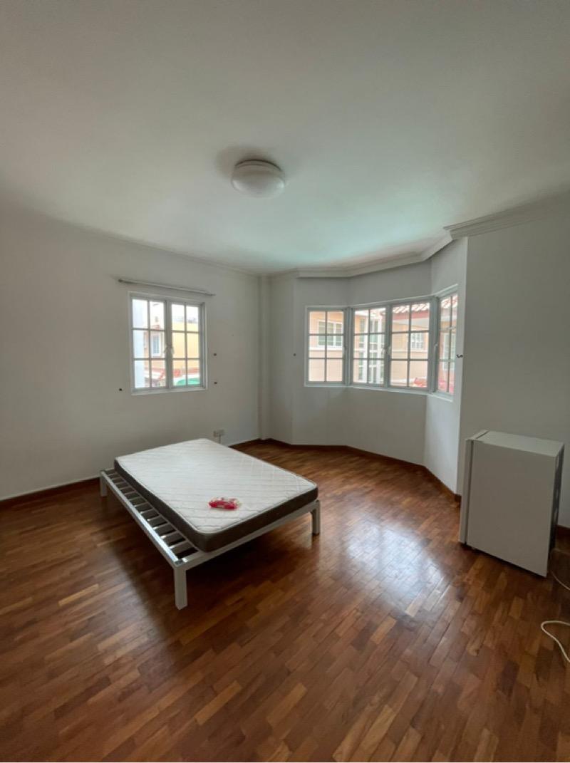 Corner Terrace for Rent: D14