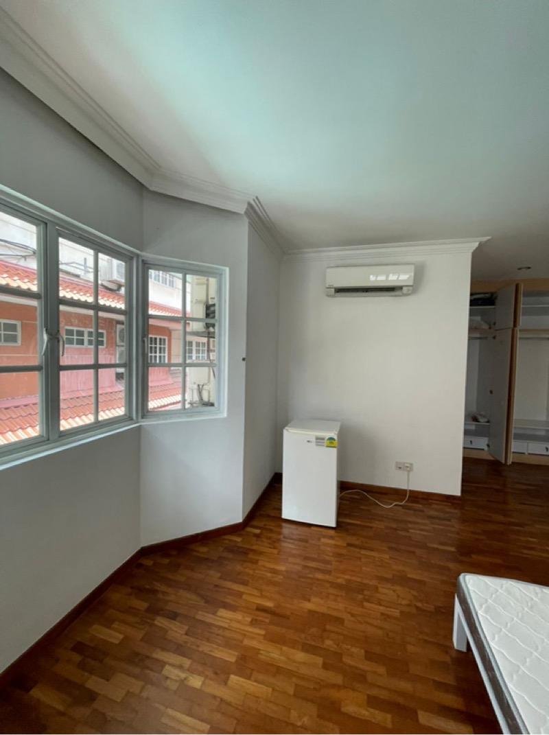 Corner Terrace for Rent: D14