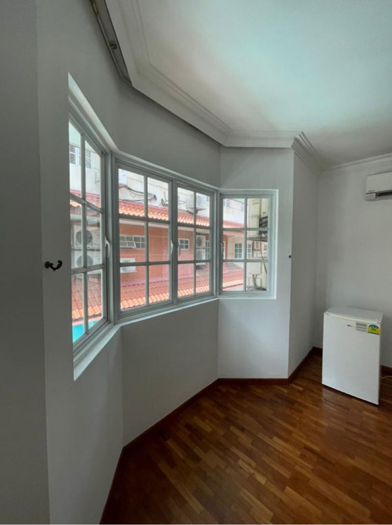Corner Terrace for Rent: D14