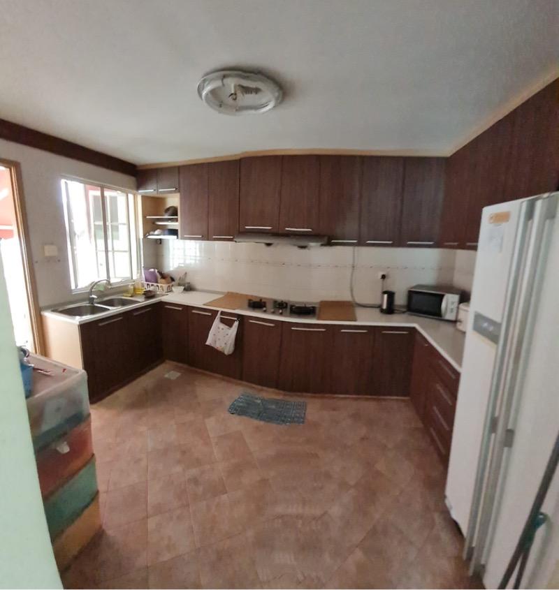 Corner Terrace for Rent: D14