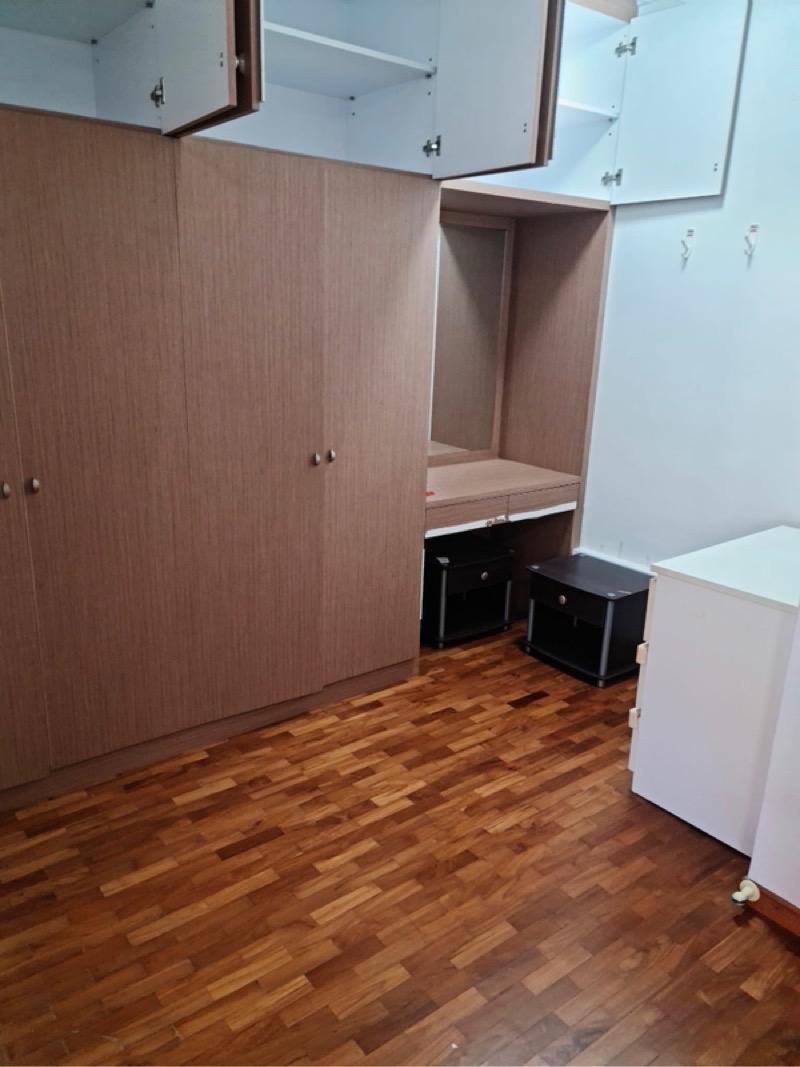 Corner Terrace for Rent: D14