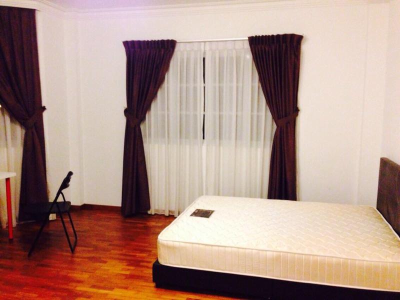 Corner Terrace for Rent: D14