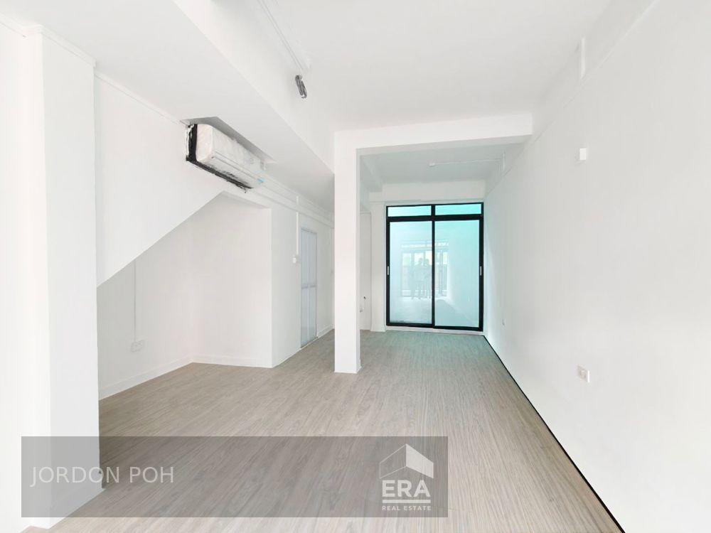 Prop-GPT: Shop Space (Mall):   Upper Thomson Road 272 Upper Thomson Road For Rent