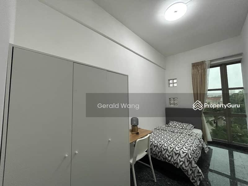 Condominium for Rent, Landbay Condo, SGD 1,000 | Freehold