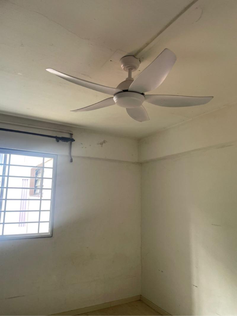 HDB Apartment for Rent, 128 Bukit Batok West Avenue 6 HDB Apartment Room Rental, $999, 1 Bed 1 Bath 10 sqft $99.90 psf, SGD 999 | 99-year Leasehold