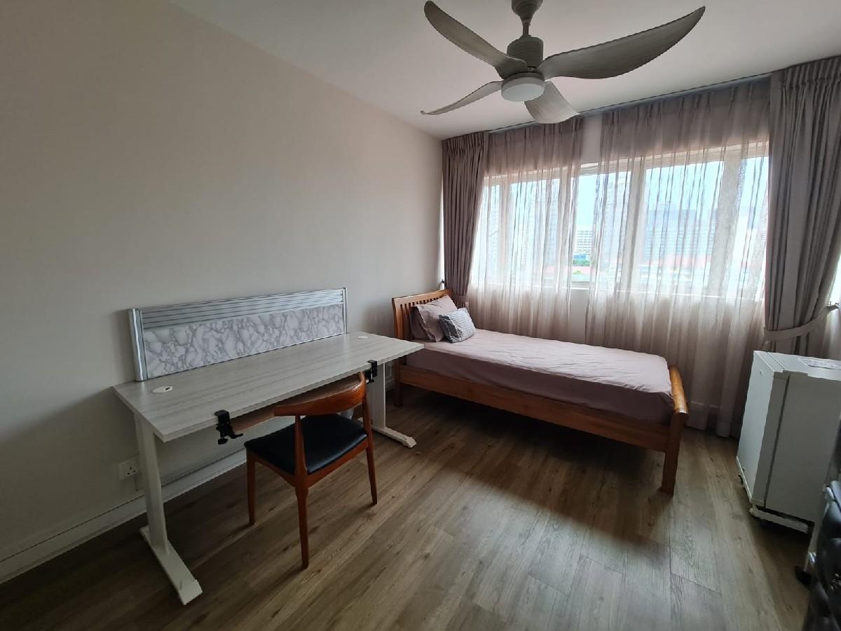 Prop-GPT: HDB Apartment: D12  101 Ah Hood Road