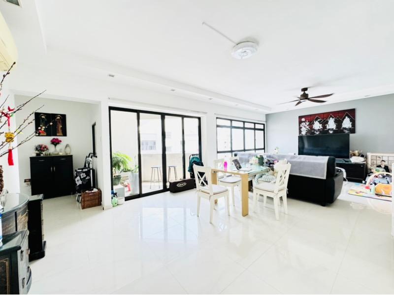 Prop-GPT: HDB Apartment: D22 Boon Lay 656A Jurong West Street 61