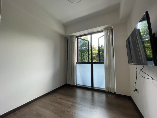 Condominium for Rent, Lake Grande Condominium For Rent, $3,900, 2 Bed 1 Bath 624 sqft $6.25 psf, SGD 3,900 | 99-year Leasehold