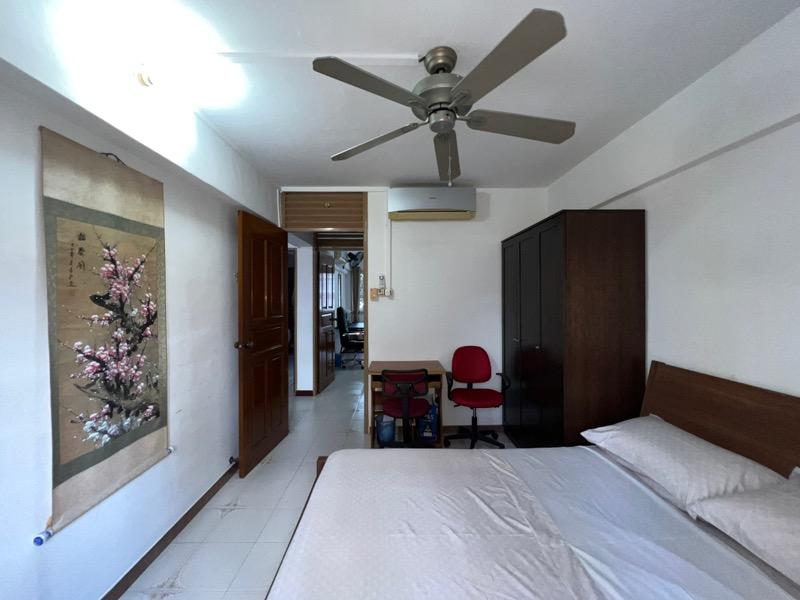 Prop-GPT: HDB Apartment: D23 Bukit Batok 242 Bukit Batok East Avenue 5