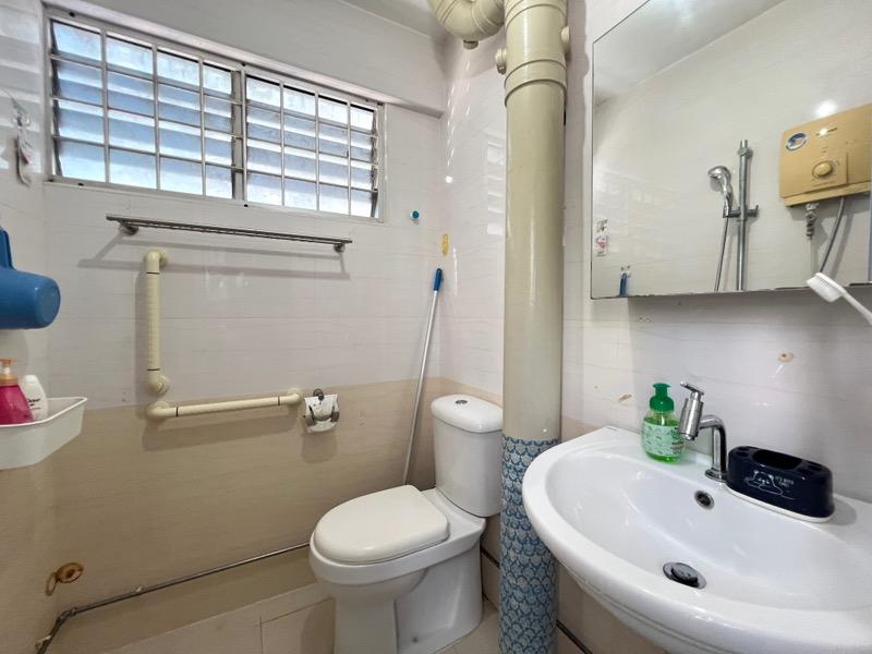 HDB Apartment for Rent, 242 Bukit Batok East Avenue 5 HDB Apartment Room Rental, $1,100, 1 Bed 107 sqft $10.28 psf, SGD 1,100 | 99-year Leasehold