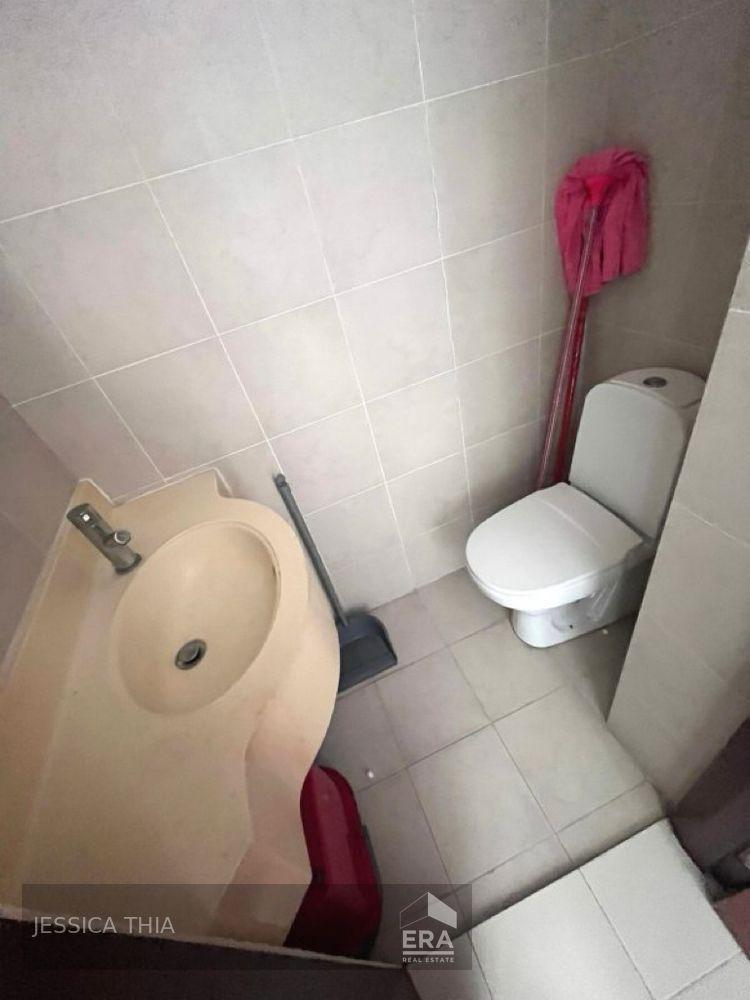 Condominium for Rent: 