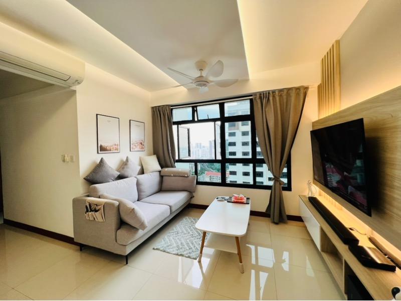 Prop-GPT: HDB Apartment: D05  208B Clementi Avenue 6