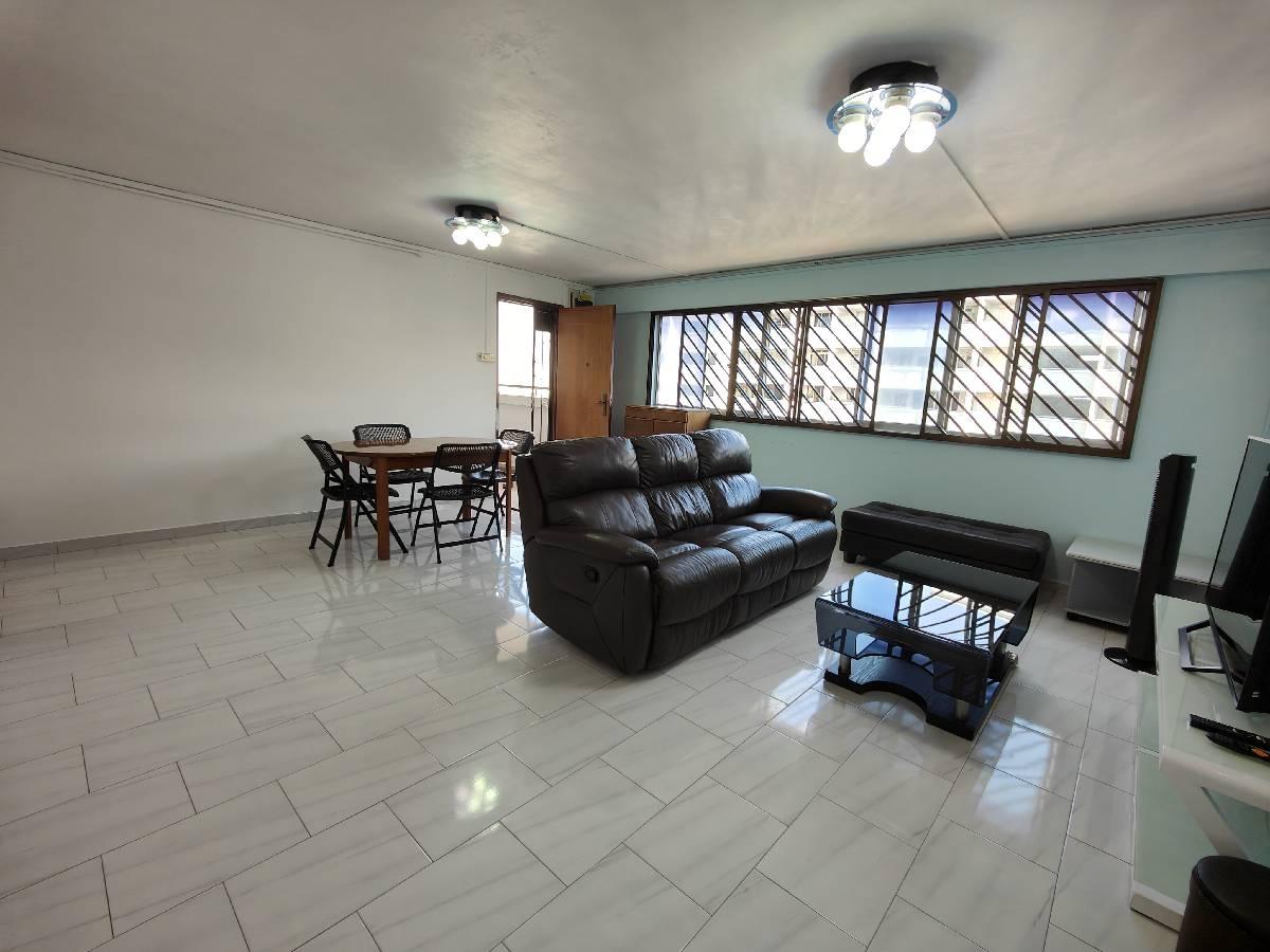 Prop-GPT: HDB Apartment: D19  636 Hougang Avenue 8