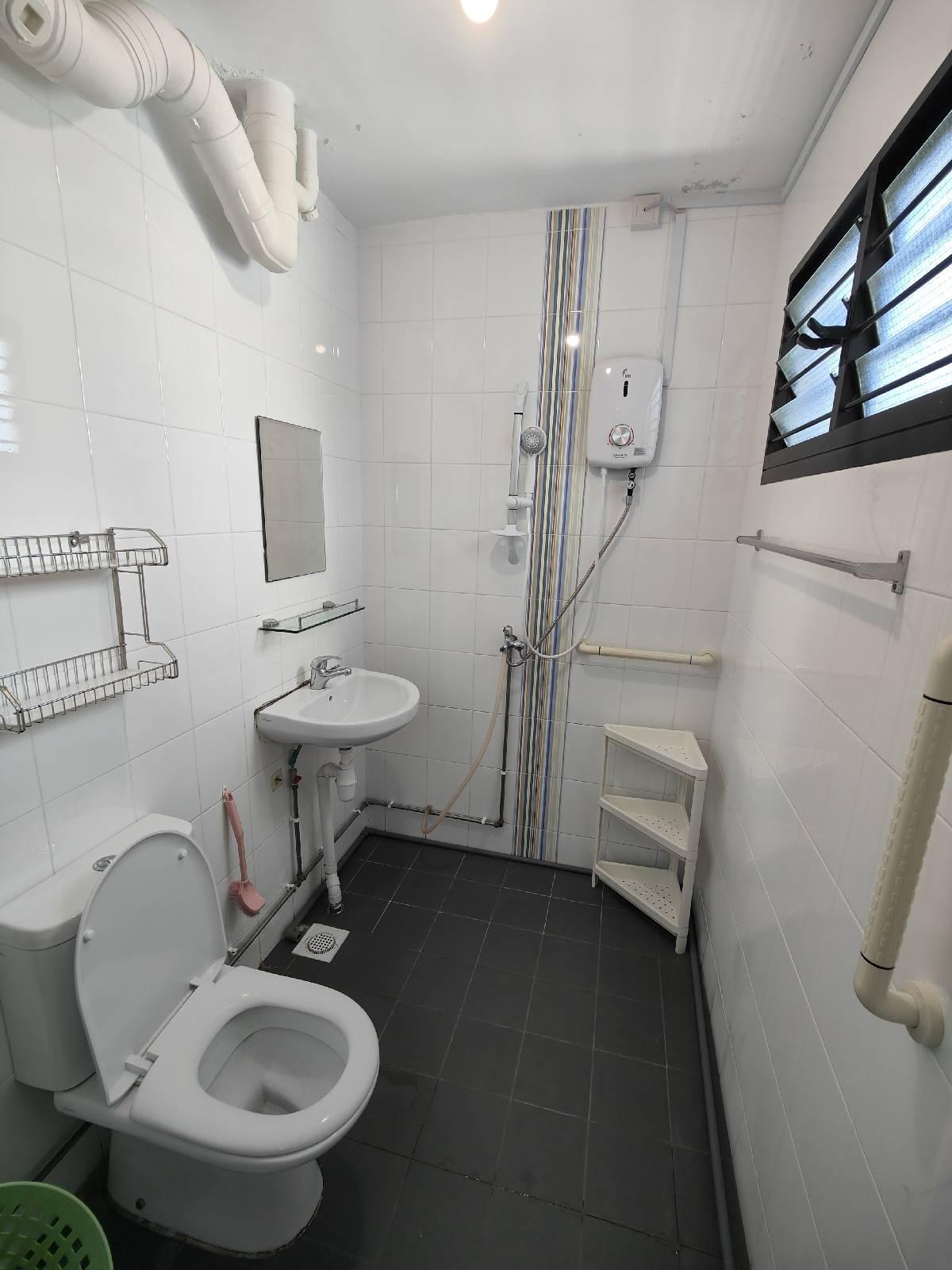 HDB Apartment for Rent, 636 Hougang Avenue 8 HDB Apartment For Rent, $3,200, 3 Bed 2 Bath 1,119 sqft $2.86 psf, SGD 3,200 | 99-year Leasehold
