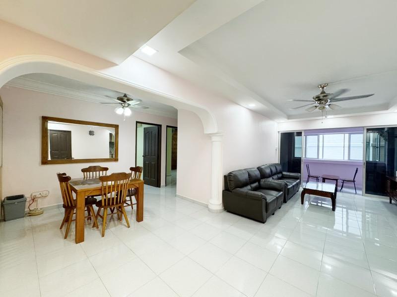 Prop-GPT: HDB Apartment: D18 Pasir Ris 226 Pasir Ris Street 21