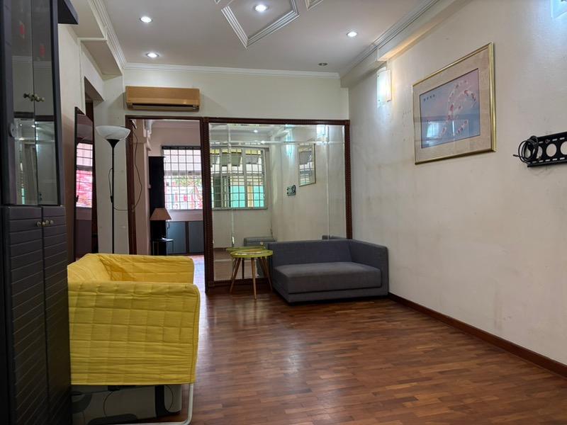 Prop-GPT: HDB Apartment: D18 Pasir Ris 142 Pasir Ris Street 11
