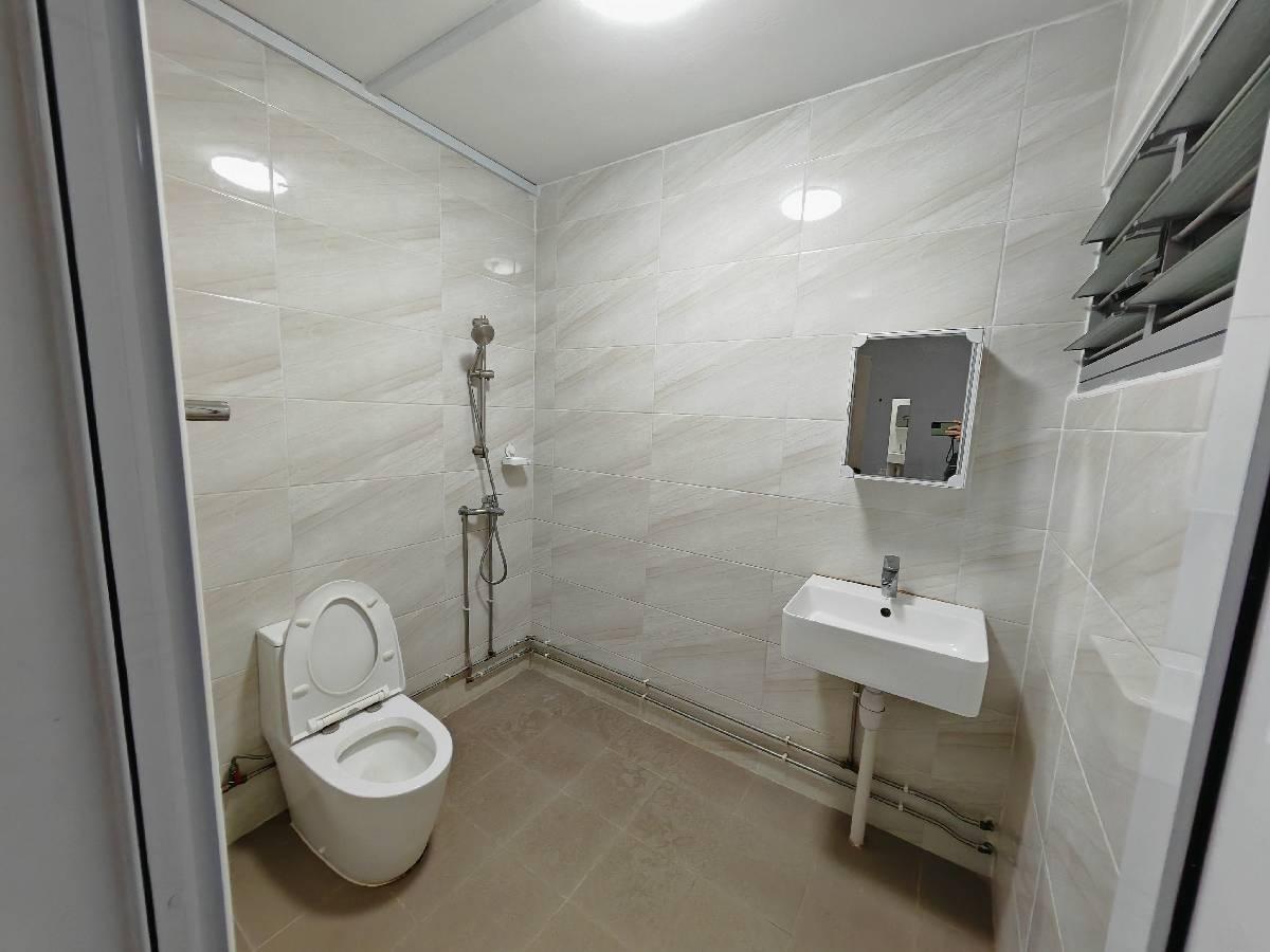 HDB Apartment for Rent, 8 Toh Yi Drive HDB Apartment For Rent, $4,800, 4 Bed 3 Bath 1,615 sqft $2.97 psf, SGD 4,800 | 99-year Leasehold