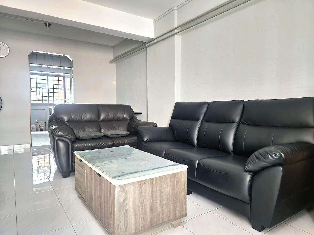Prop-GPT: HDB Apartment: D02  4 Tanjong Pagar Plaza