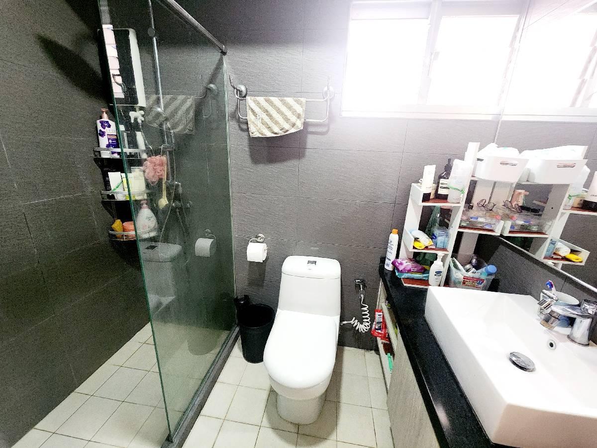 HDB Apartment for Rent, 62A Strathmore Avenue HDB Apartment For Rent, $5,300, 3 Bed 2 Bath 1,259 sqft $4.21 psf, SGD 5,300 | 99-year Leasehold
