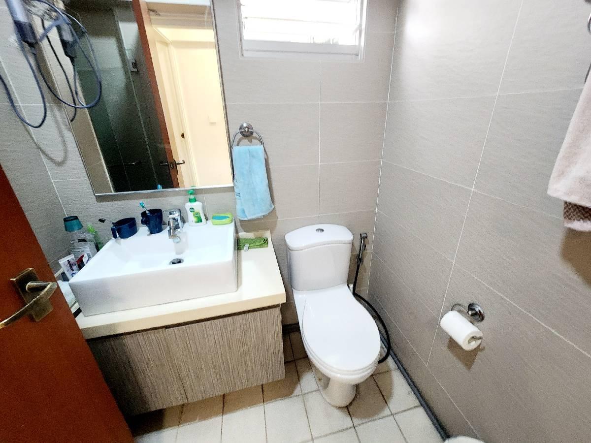 HDB Apartment for Rent, 62A Strathmore Avenue HDB Apartment For Rent, $5,300, 3 Bed 2 Bath 1,259 sqft $4.21 psf, SGD 5,300 | 99-year Leasehold