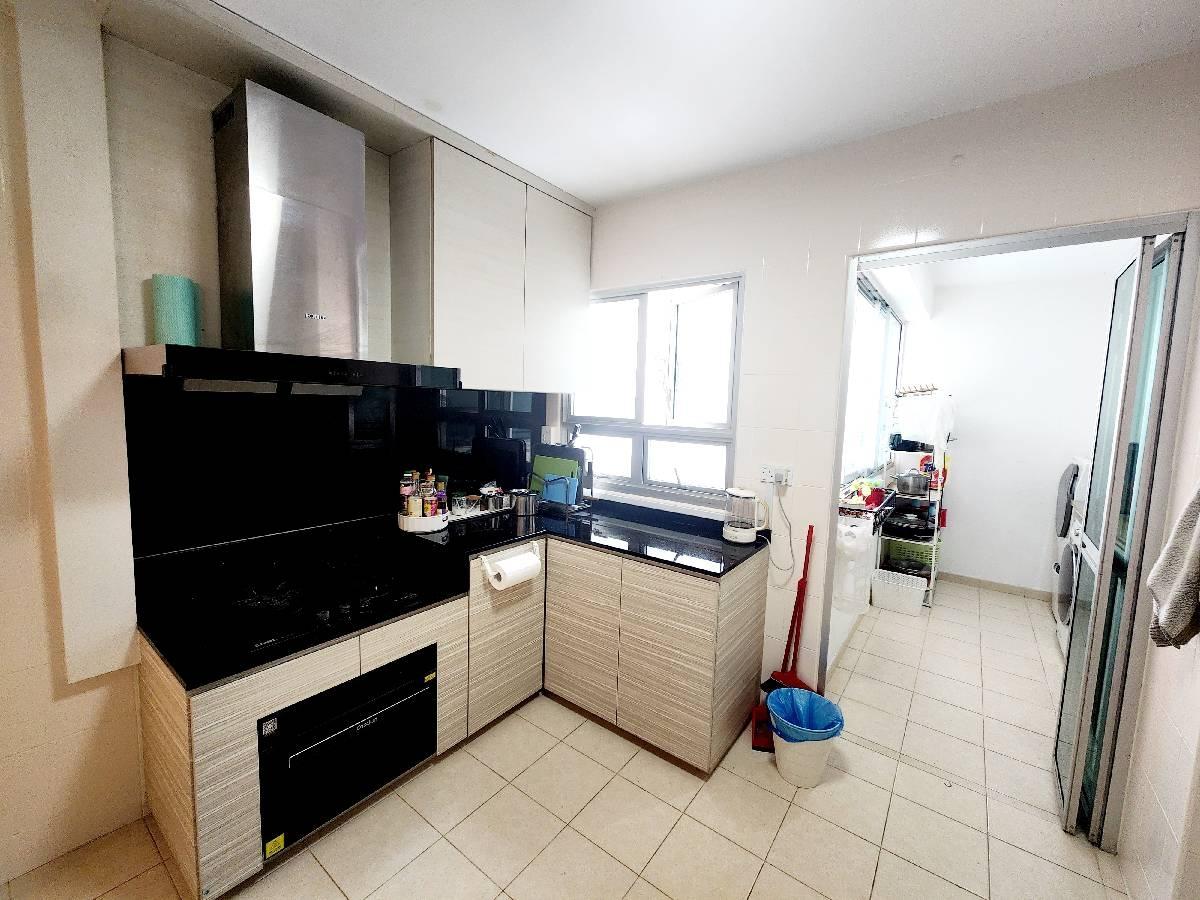 HDB Apartment for Rent, 62A Strathmore Avenue HDB Apartment For Rent, $5,300, 3 Bed 2 Bath 1,259 sqft $4.21 psf, SGD 5,300 | 99-year Leasehold