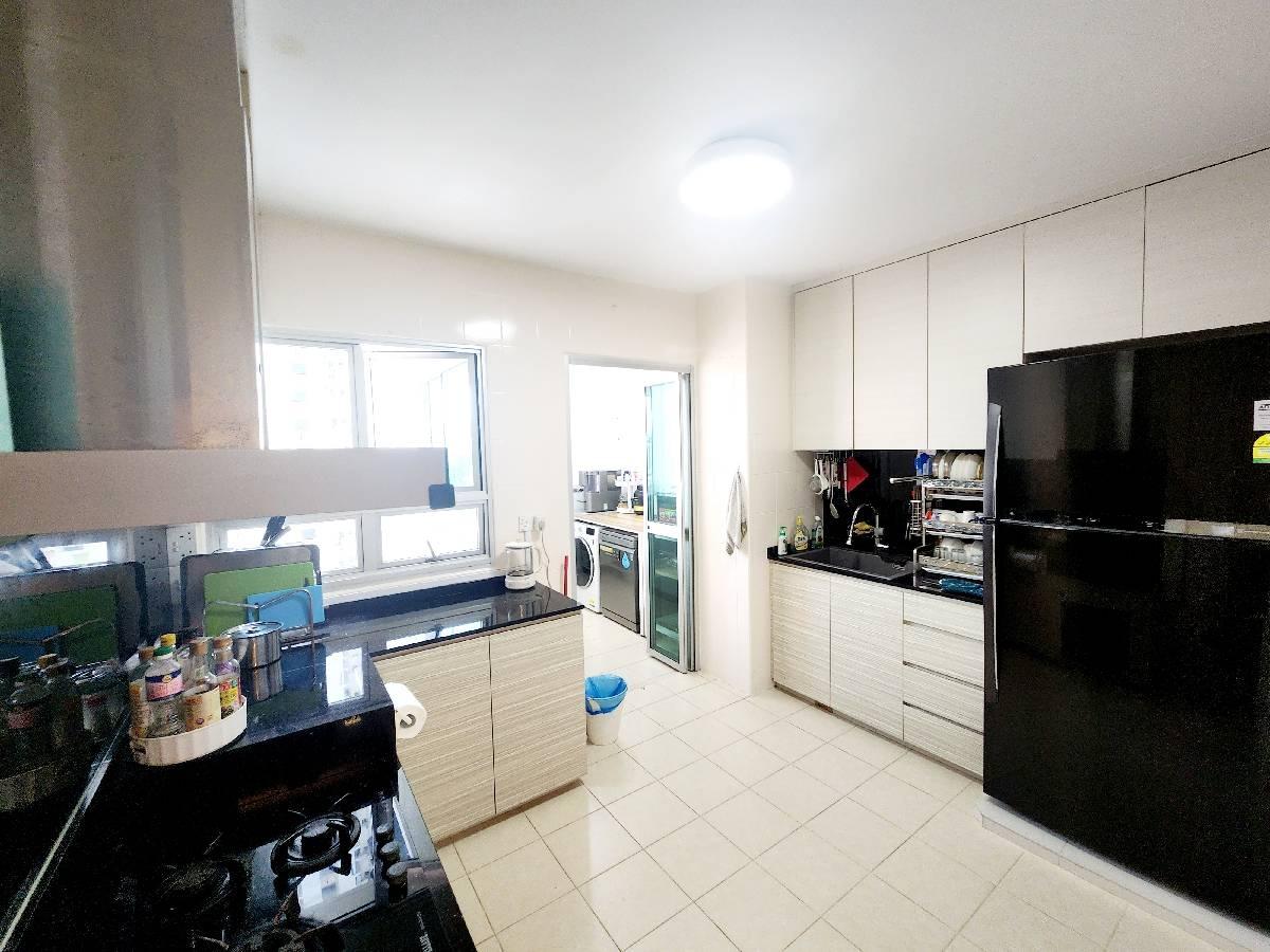 HDB Apartment for Rent, 62A Strathmore Avenue HDB Apartment For Rent, $5,300, 3 Bed 2 Bath 1,259 sqft $4.21 psf, SGD 5,300 | 99-year Leasehold