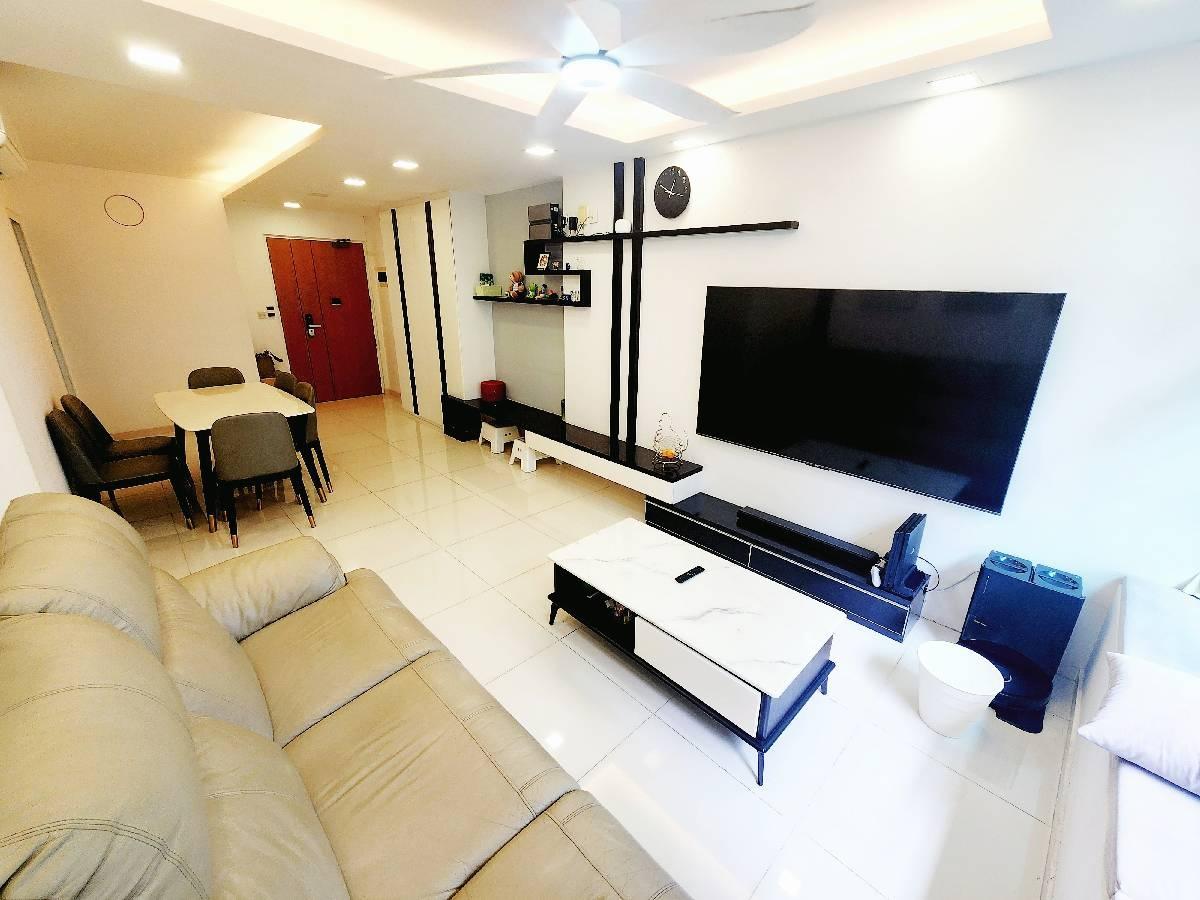 HDB Apartment for Rent, 62A Strathmore Avenue HDB Apartment For Rent, $5,300, 3 Bed 2 Bath 1,259 sqft $4.21 psf, SGD 5,300 | 99-year Leasehold