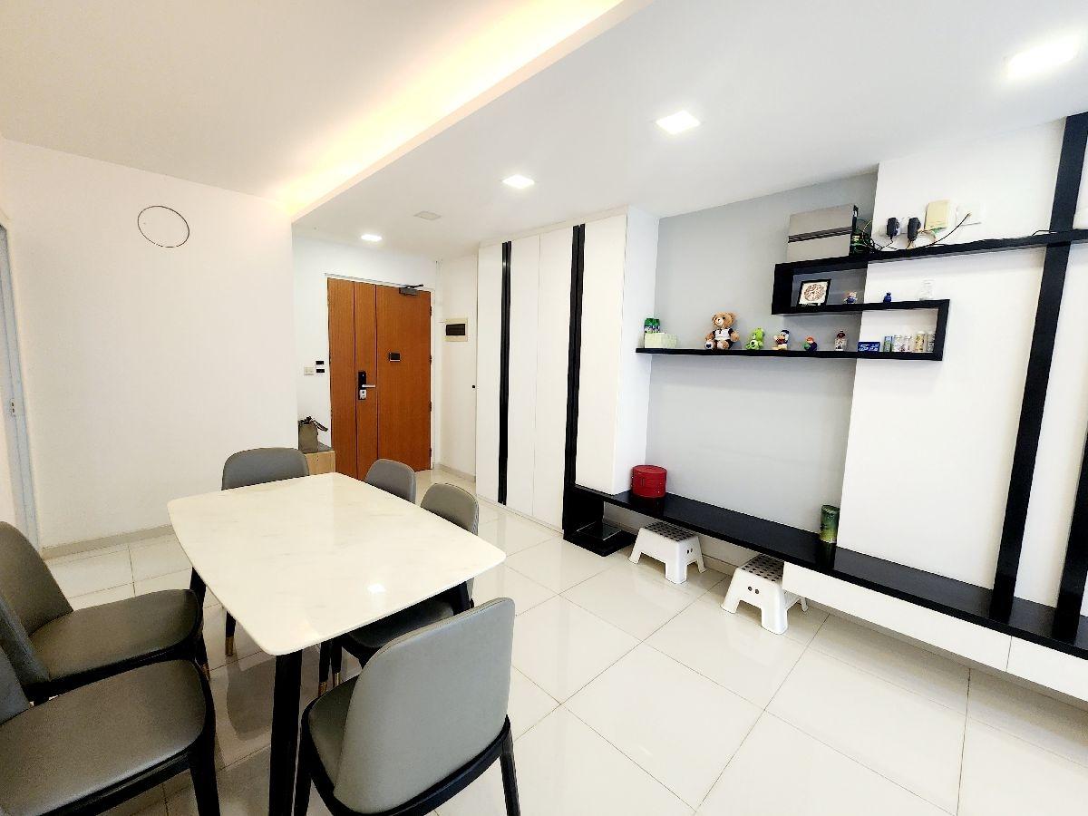 HDB Apartment for Rent, 62A Strathmore Avenue HDB Apartment For Rent, $5,300, 3 Bed 2 Bath 1,259 sqft $4.21 psf, SGD 5,300 | 99-year Leasehold