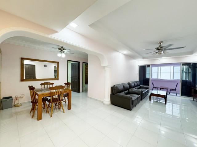Prop-GPT: HDB Apartment: D18 Pasir Ris 226 Pasir Ris Street 21