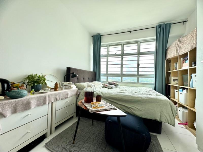 HDB Apartment for Rent, 18A Holland Drive HDB Apartment For Rent, $4,800, 3 Bed 2 Bath 968 sqft $4.96 psf, SGD 4,800 | 99-year Leasehold