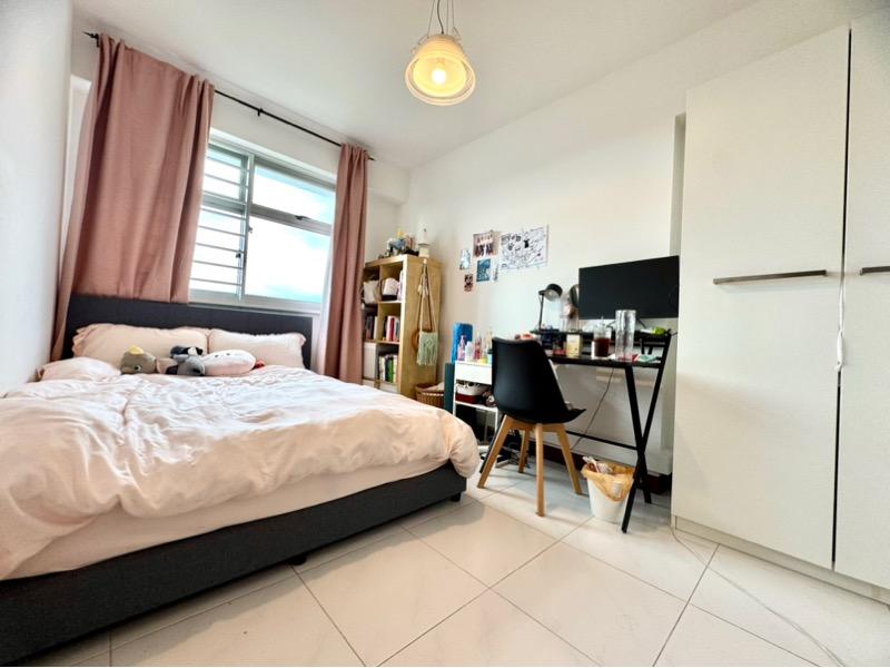 HDB Apartment for Rent, 18A Holland Drive HDB Apartment For Rent, $4,800, 3 Bed 2 Bath 968 sqft $4.96 psf, SGD 4,800 | 99-year Leasehold