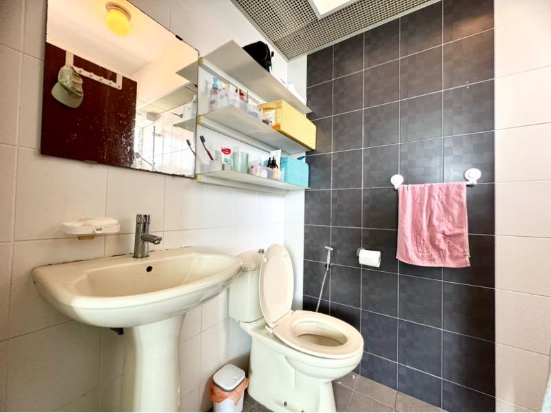HDB Apartment for Rent, 18A Holland Drive HDB Apartment For Rent, $4,800, 3 Bed 2 Bath 968 sqft $4.96 psf, SGD 4,800 | 99-year Leasehold