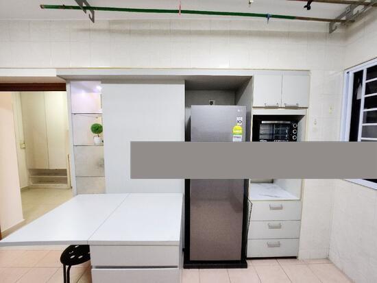 Prop-GPT: HDB Apartment: D05  462 Clementi Avenue 3