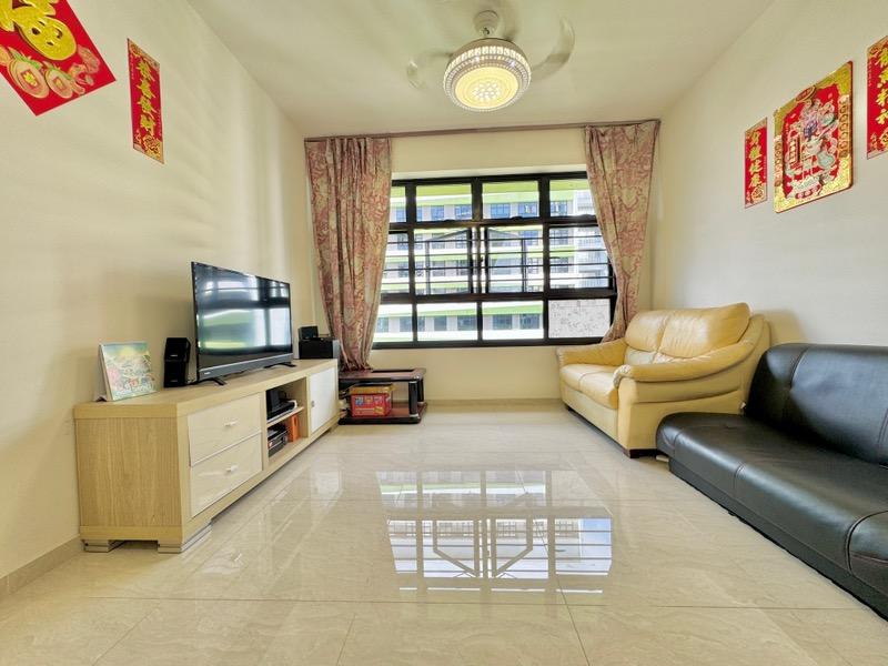 Prop-GPT: HDB Apartment: D18  606C Tampines Street 61