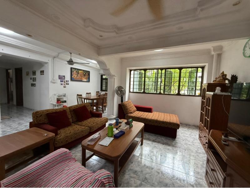 Prop-GPT: HDB Apartment: D25  745 Woodlands Circle