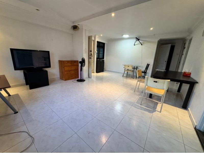 Prop-GPT: HDB Apartment: D18  710 Tampines Street 71