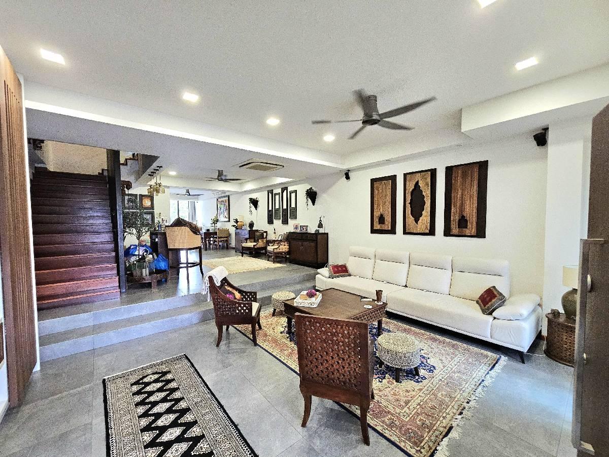 Prop-GPT: Terrace: D20  Jupiter Road