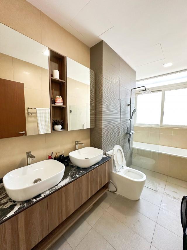 The Oasis of the North Terraced House For Rent, $10,000, 6 Bed 7 Bath 3,400 sqft $5.56 psf