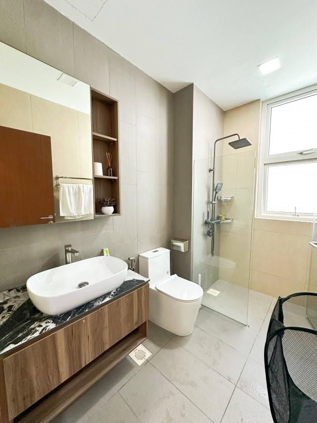 The Oasis of the North Terraced House For Rent, $10,000, 6 Bed 7 Bath 3,400 sqft $5.56 psf