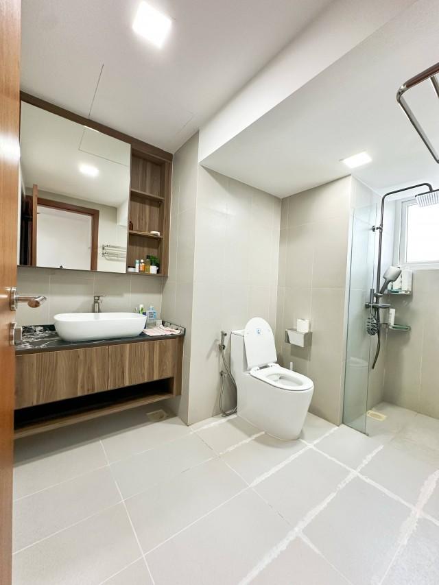 The Oasis of the North Terraced House For Rent, $10,000, 6 Bed 7 Bath 3,400 sqft $5.56 psf