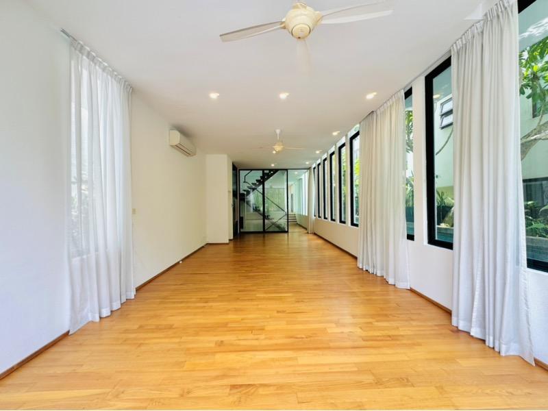 Prop-GPT: Detached: D10  65 CORONATION ROAD WEST